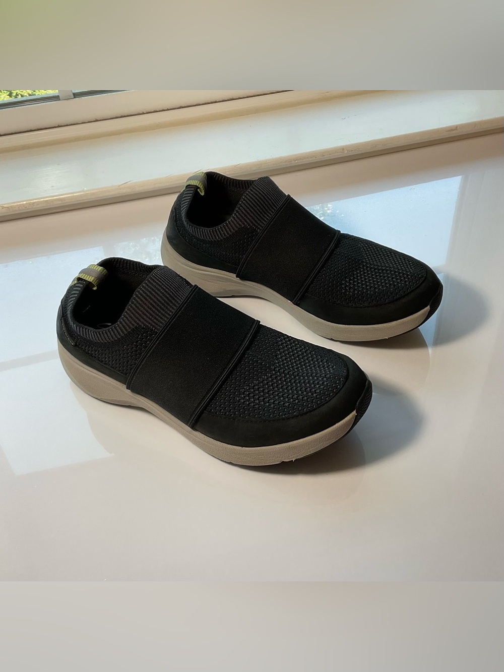 Clarks Cloudsteppers WaveWalk Slip-On Sneakers Women’s US 8 Black